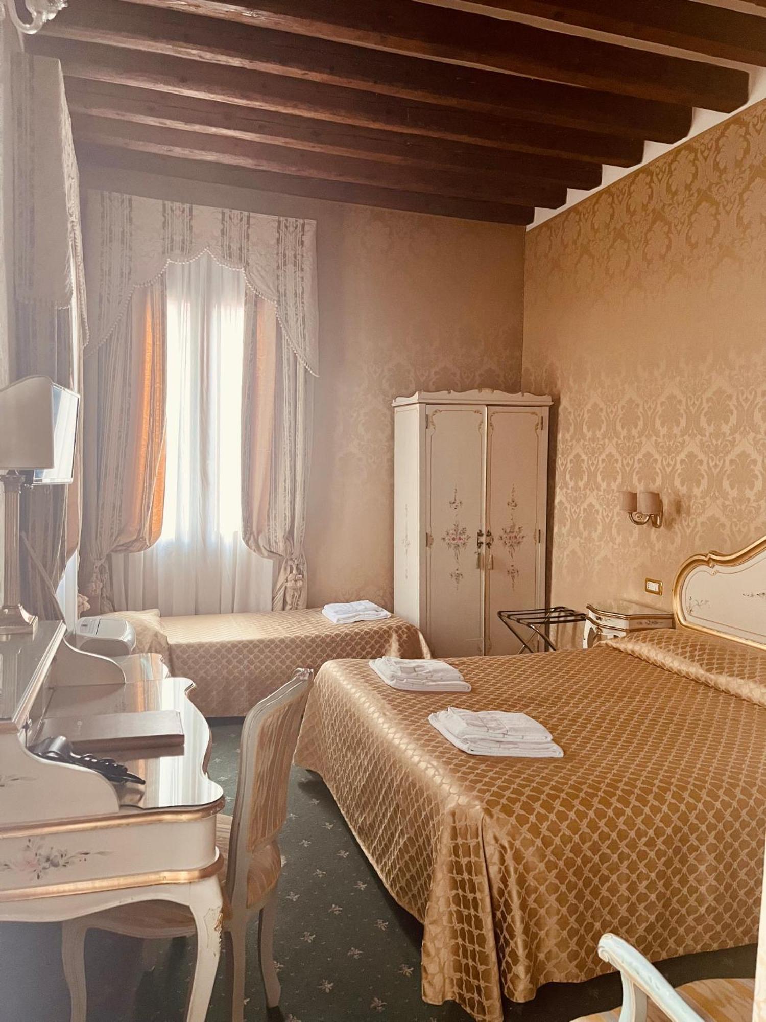 Locanda Correr Venesia Bagian luar foto