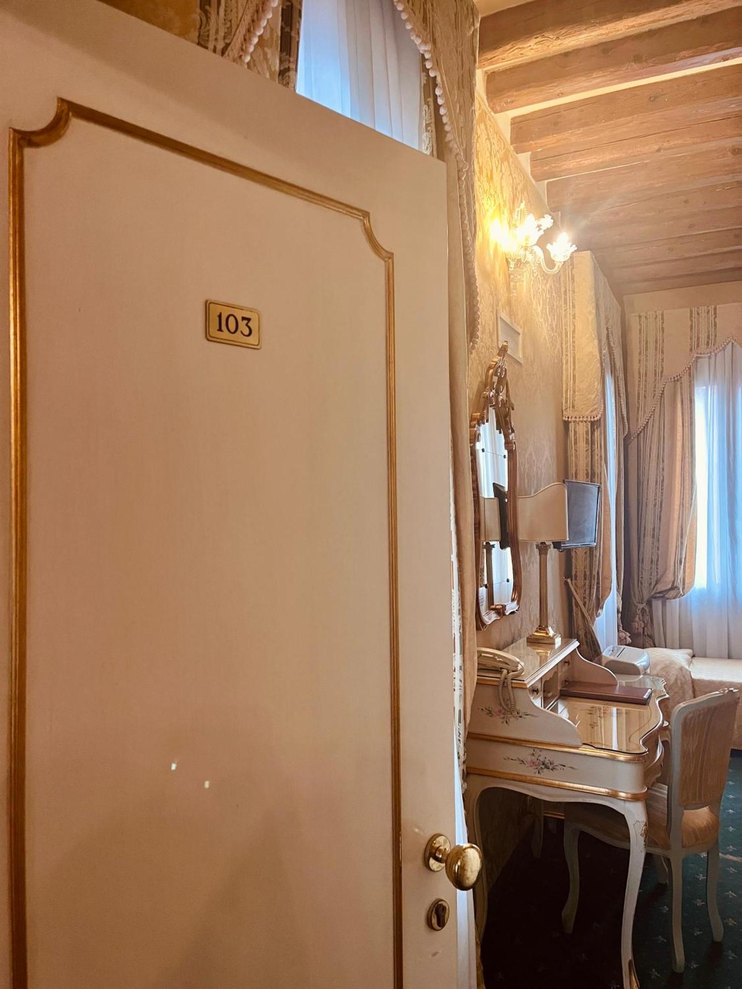 Locanda Correr Venesia Bagian luar foto