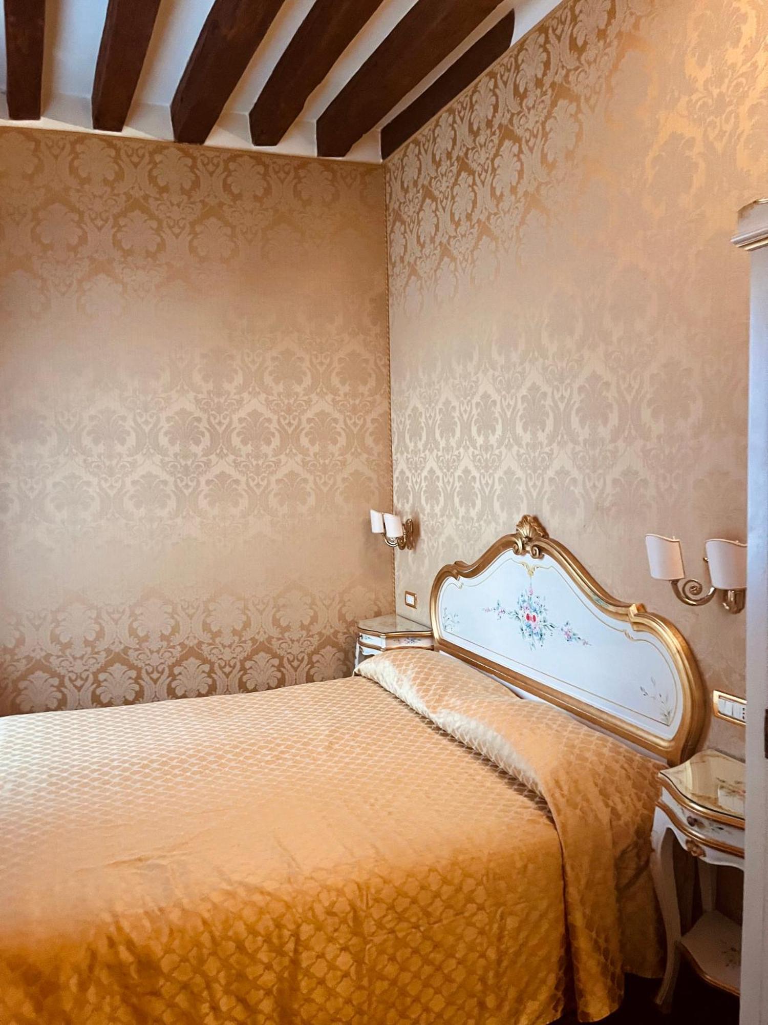 Locanda Correr Venesia Bagian luar foto