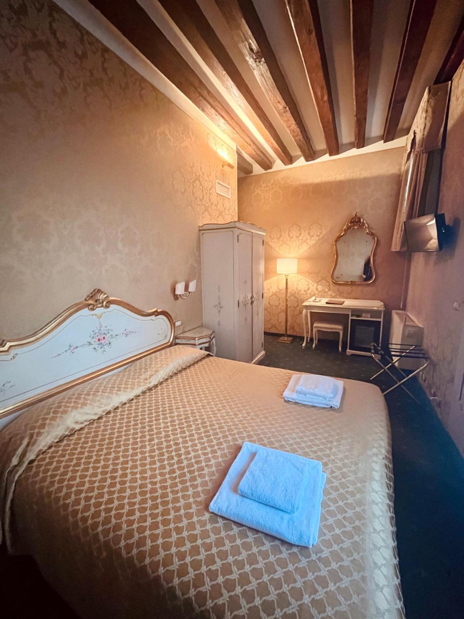 Locanda Correr Venesia Bagian luar foto