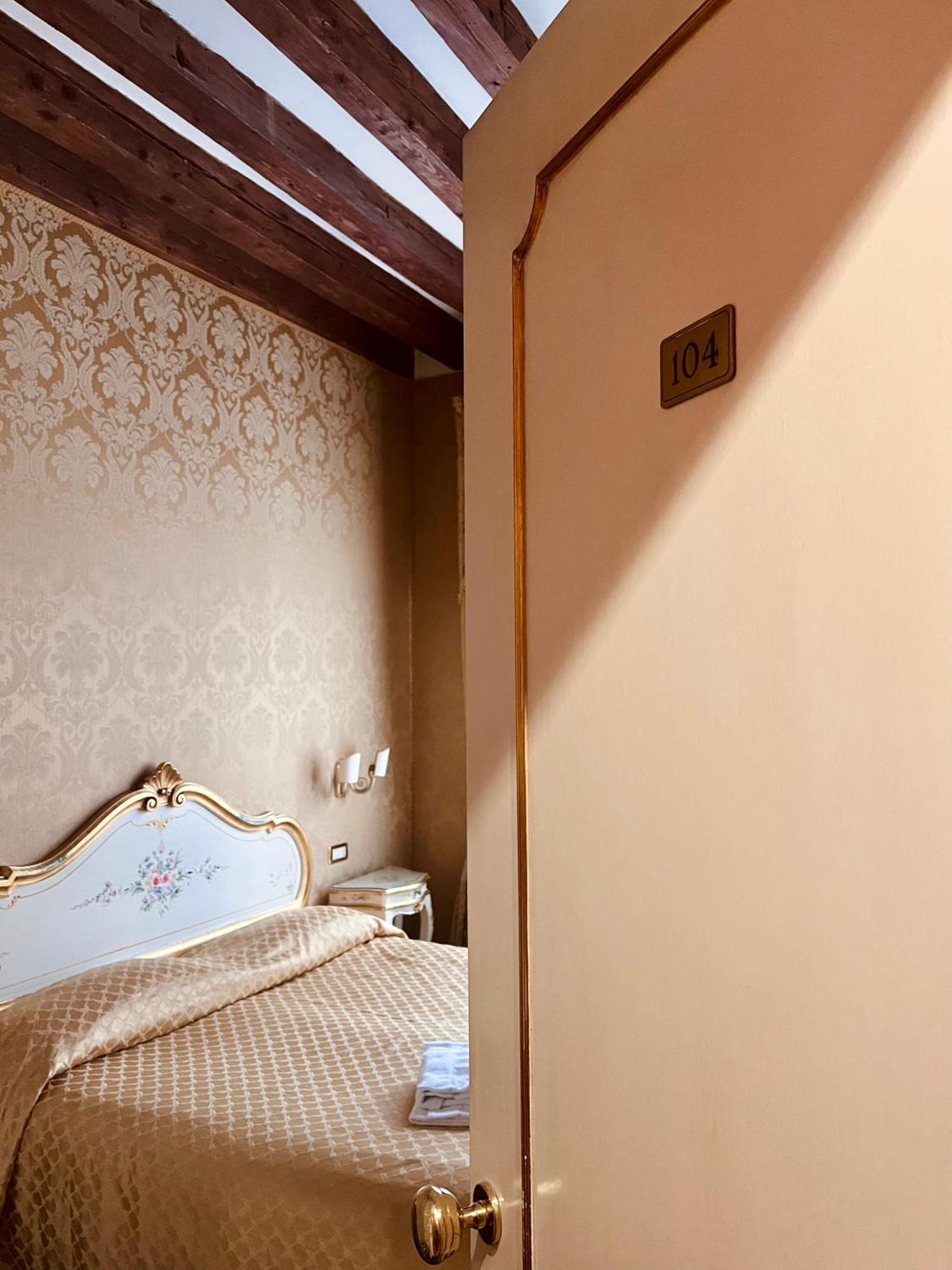 Locanda Correr Venesia Bagian luar foto