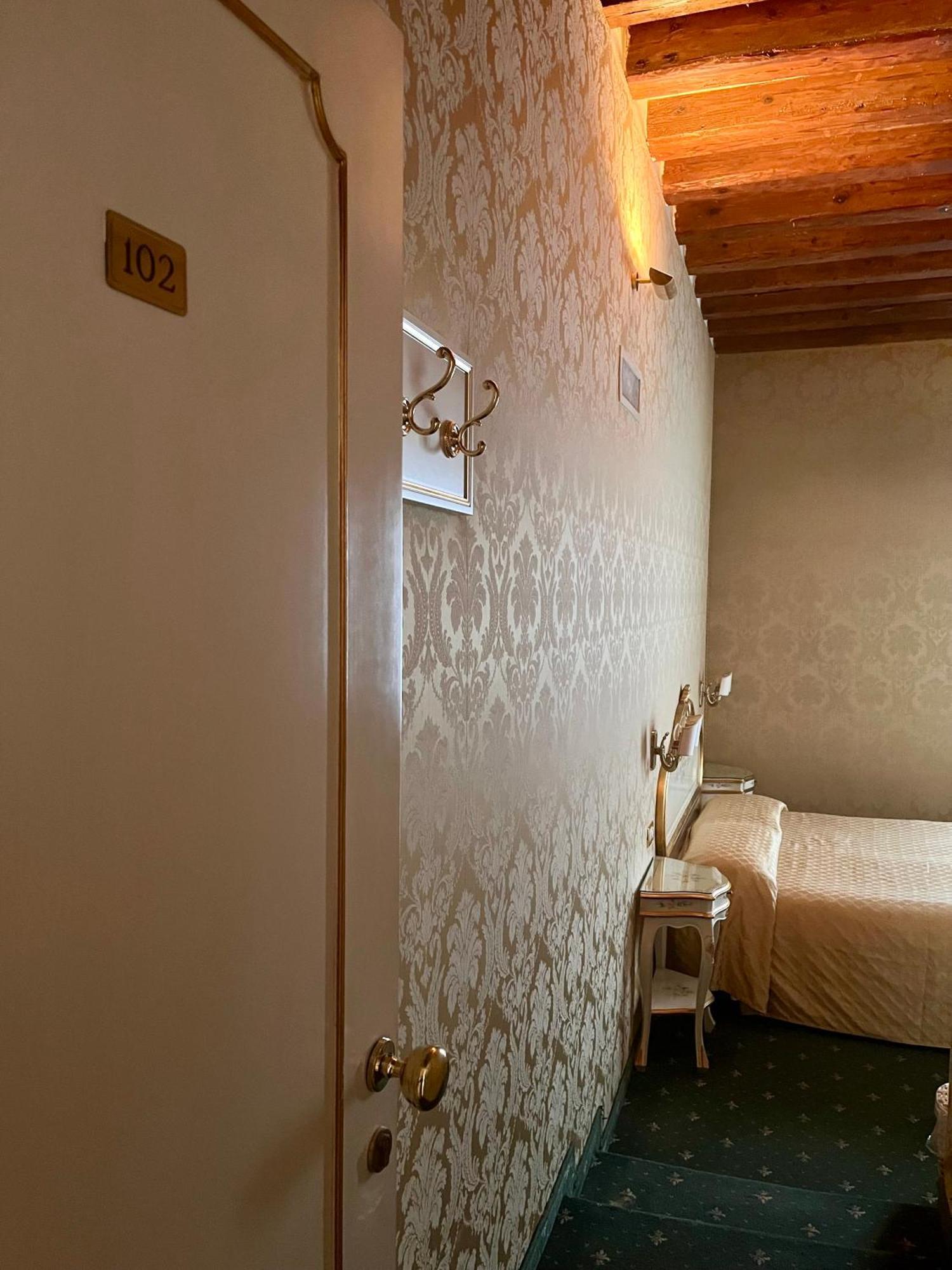 Locanda Correr Venesia Bagian luar foto